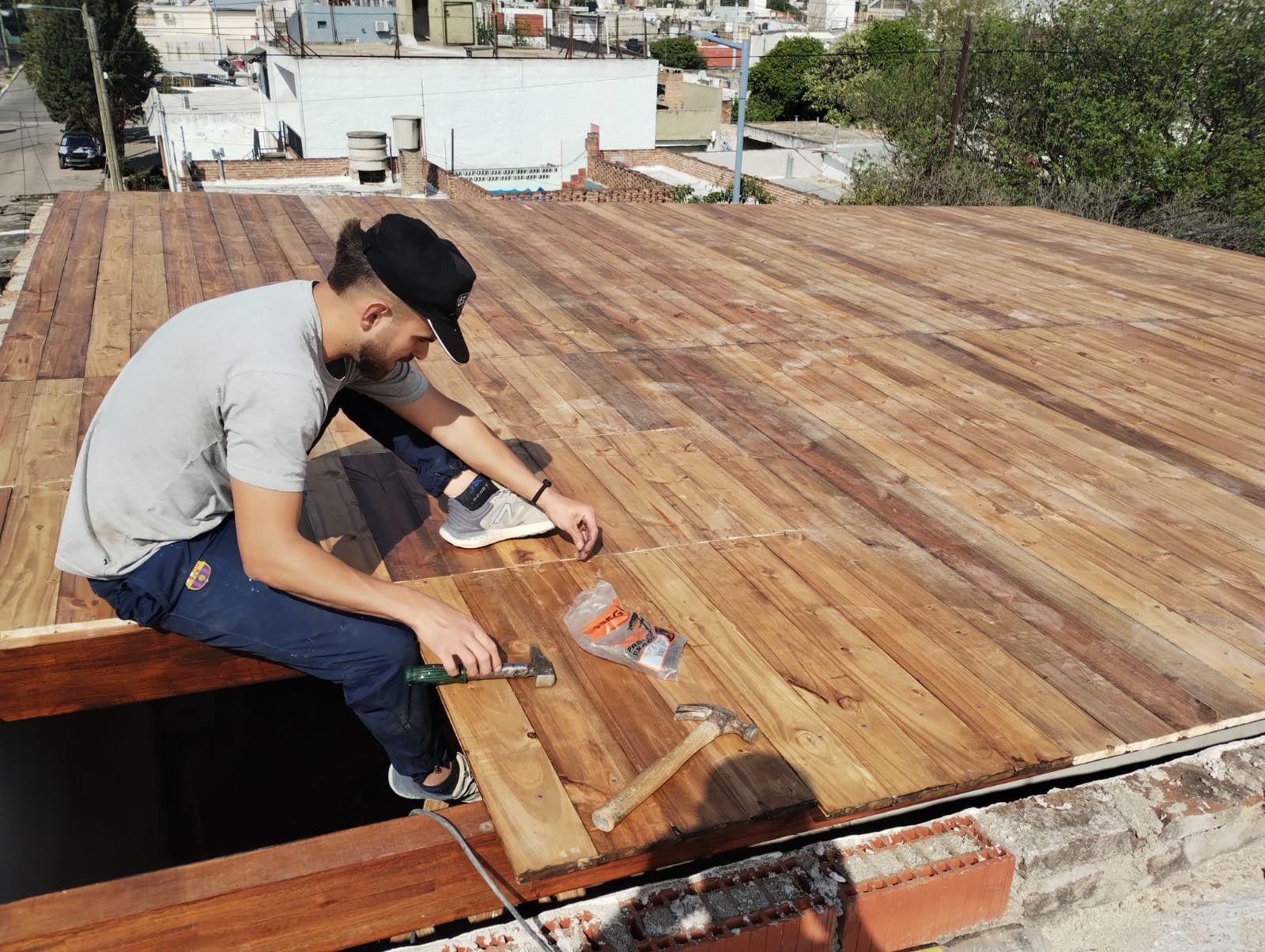 Piso Flotante & Zócalos de Madera