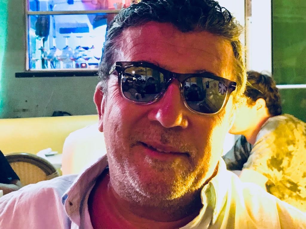 Daniel Erne periodista en estudio