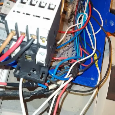 Trabajo de Full Service Pinamar: tablero eléctrico