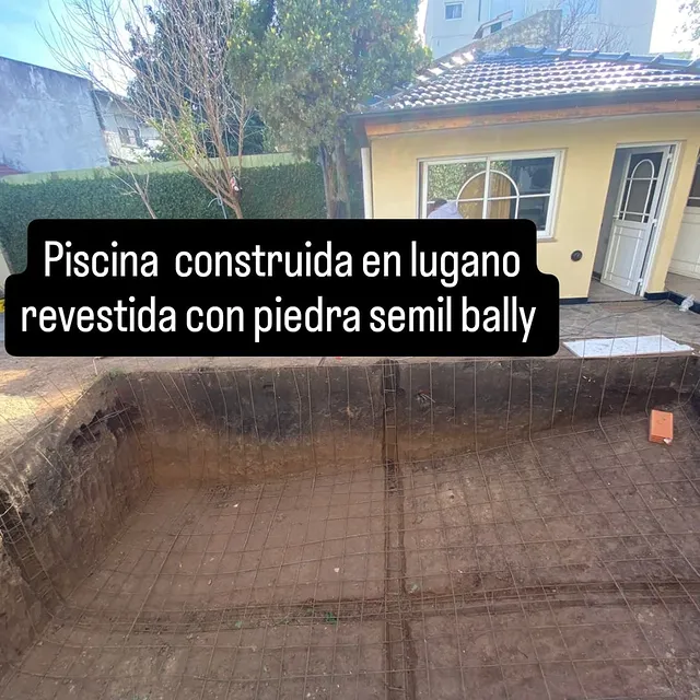 Construcción piscina con piedra semibally