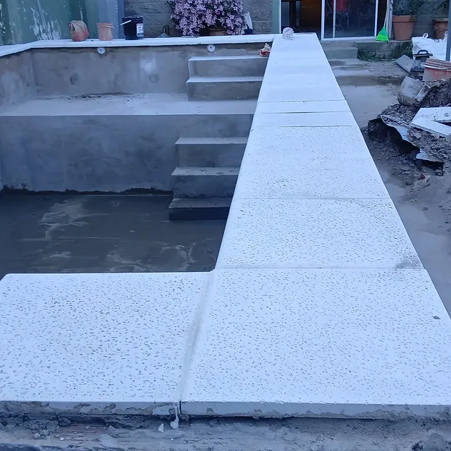Revestimiento piedra piscina