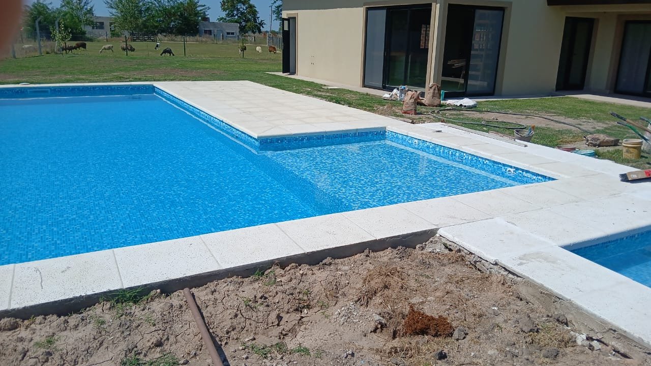 Piscina country terminada