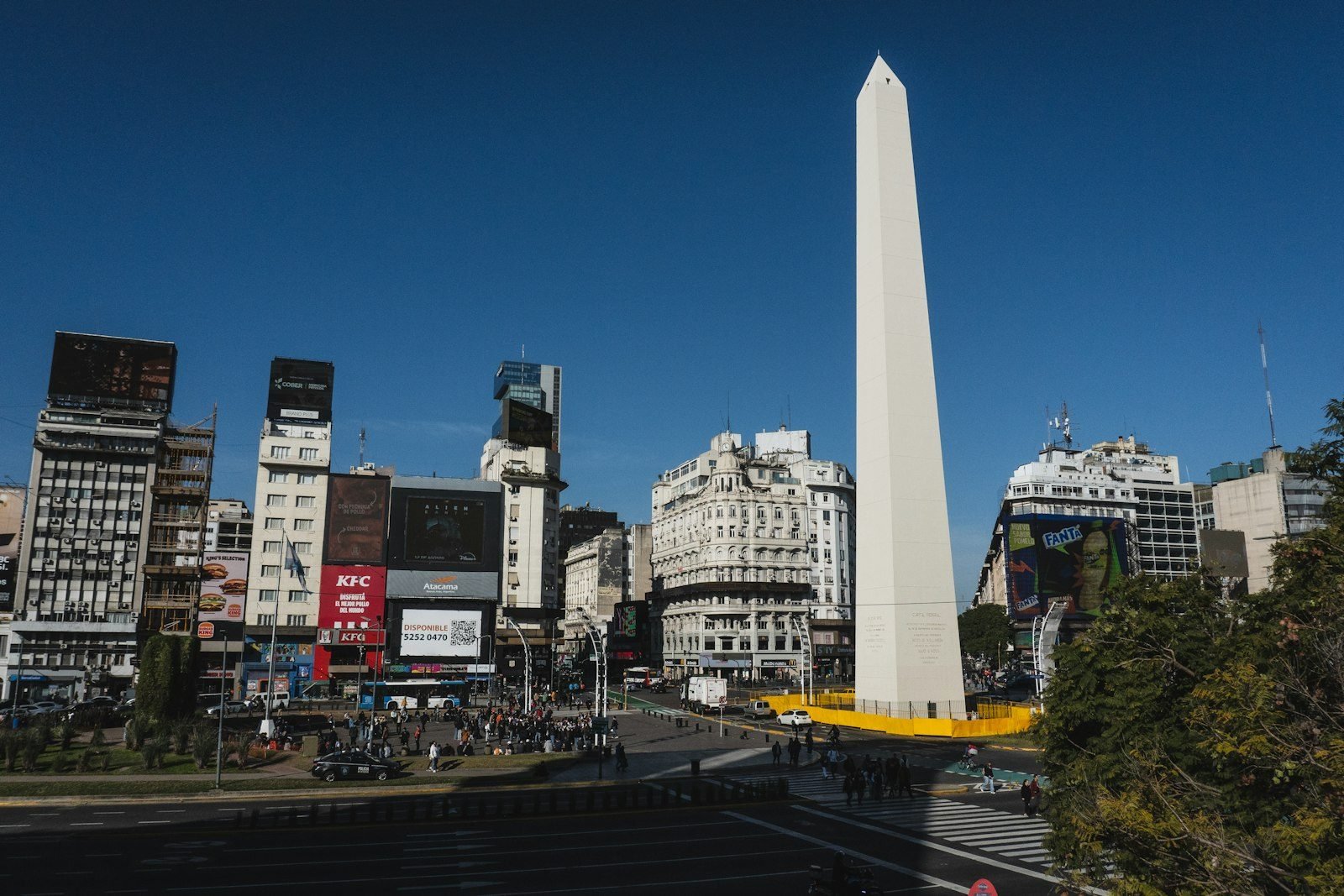 Obelisco de Buenos Aires y la avenida 9 de Julio