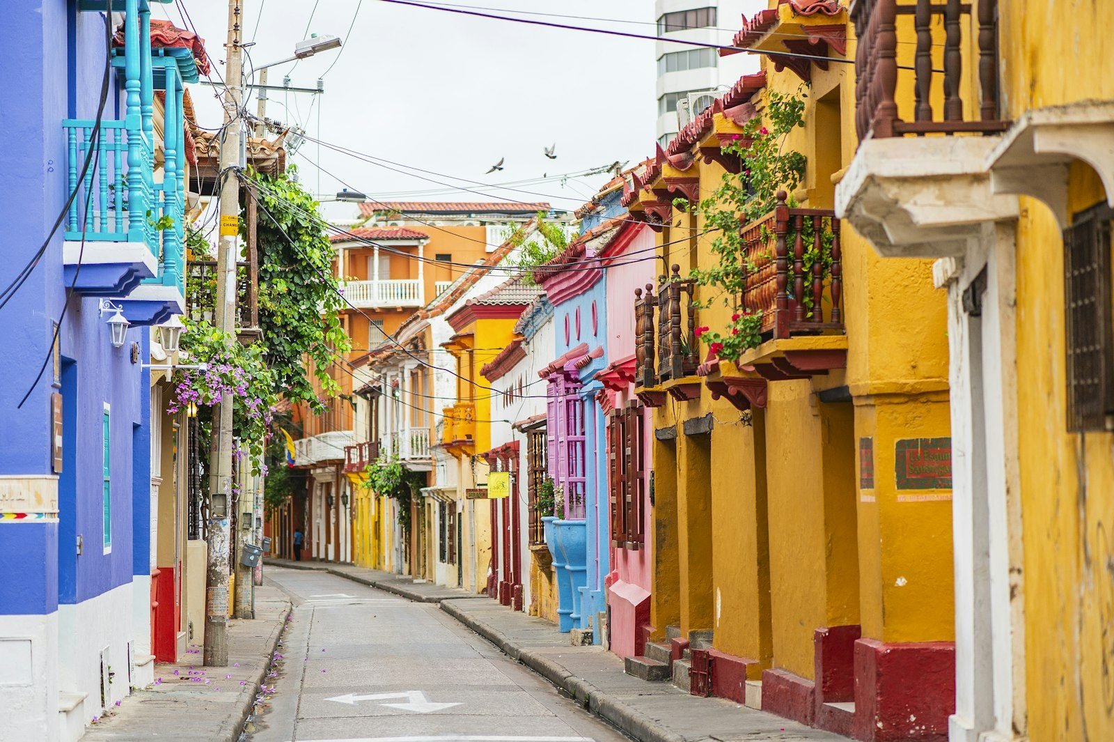 Calle de casas de colores en Cartagena, Colombia